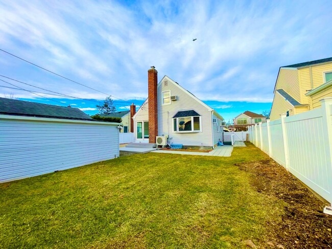 Building Photo - 278 Devonshire Dr