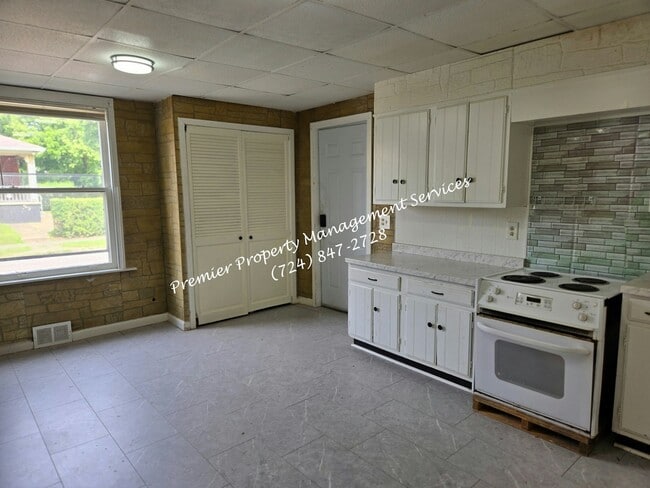 Building Photo - 766 Lathrop St
