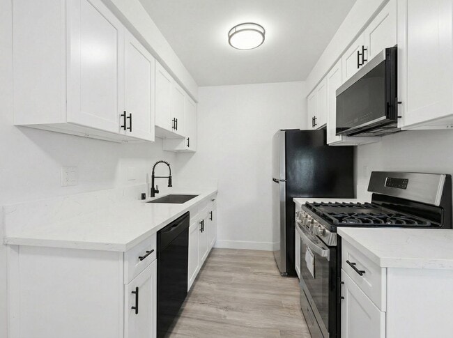 Building Photo - 6828 Fulton Ave