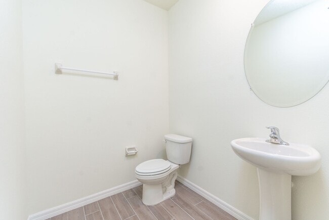 Building Photo - Beautiful 4 Bed, 2.5 Bath Home in the Desi...