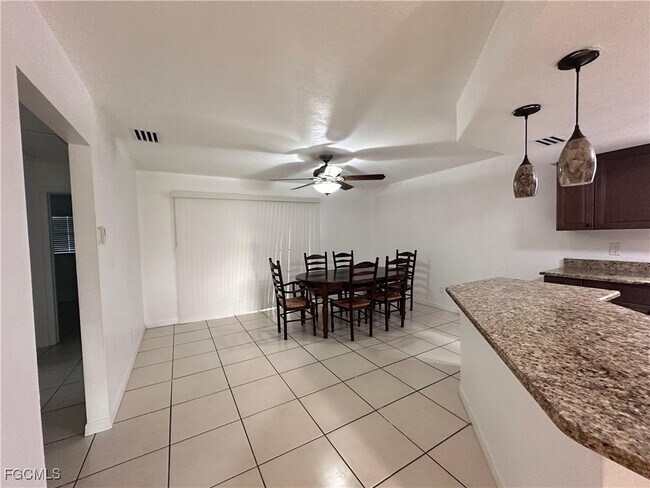 Building Photo - 4517 SW Santa Barbara Pl