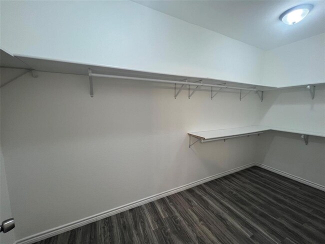 Building Photo - 3550 Mirror Ct
