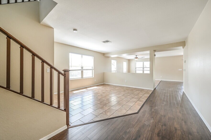 Building Photo - 15331 W Cameron Cir