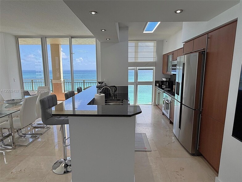 Building Photo - 2080 S Ocean Dr