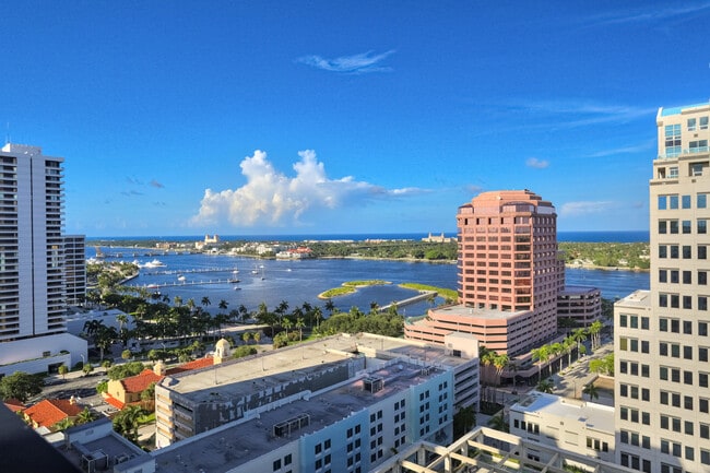 Building Photo - 801 S Olive Ave