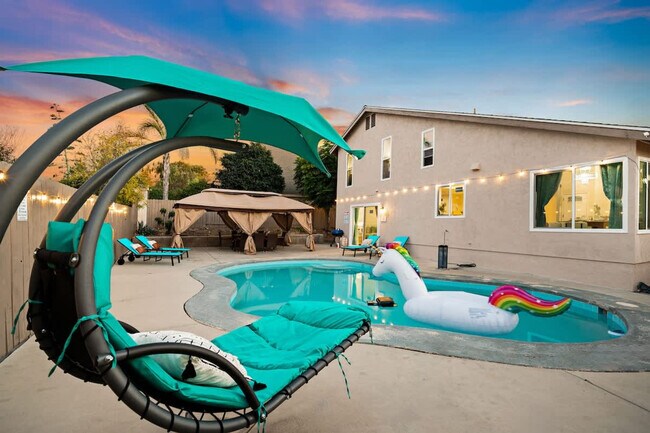 Building Photo - 13737 Via Tres Vistas