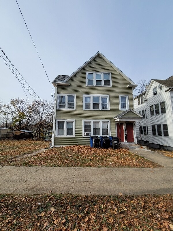 Primary Photo - 252 Sheffield Ave