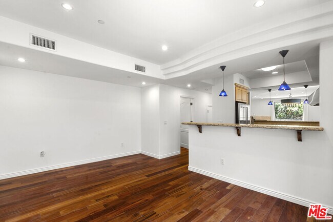 Building Photo - 744 N Alfred St