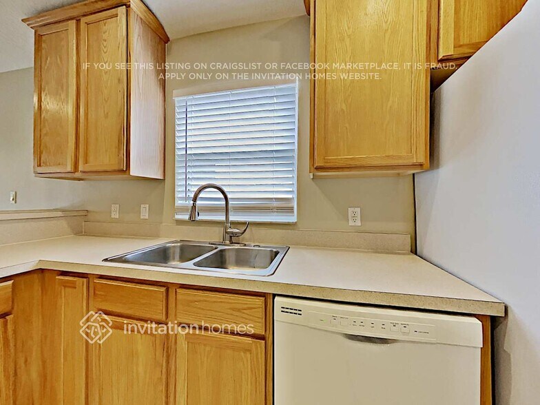Building Photo - 8071 Kingswood Way