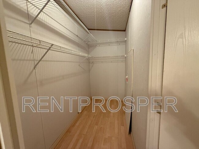 Building Photo - 18240 Lynbrook Rd