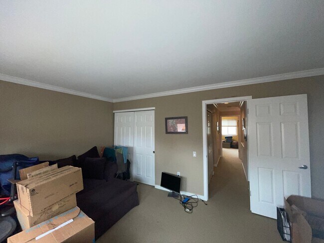 Building Photo - 3-bed, 2-bath GIANT townhouse + GARAGE, BA...