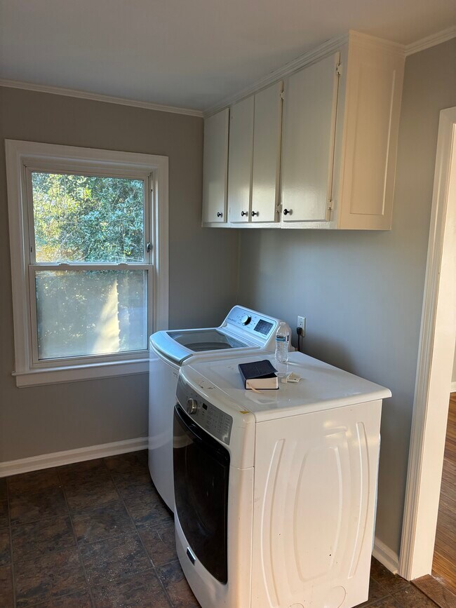 Building Photo - 717 Brighton Rd