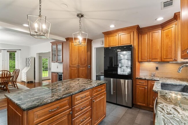 Building Photo - 2506 SW 9th Dr