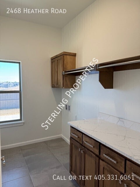 Building Photo - 2468 Heather Rd