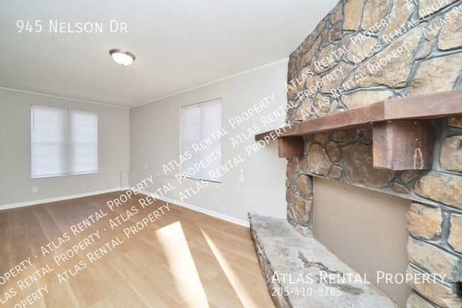 Building Photo - 945 Nelson Dr