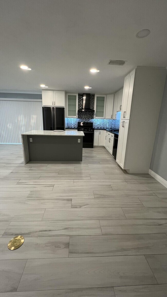 Building Photo - 920 9th St