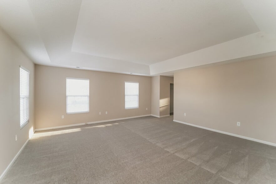 Building Photo - 2320 Highland Park Dr