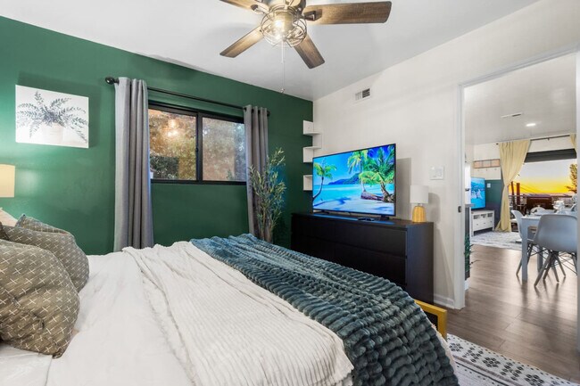 Building Photo - 5551 Churchward St