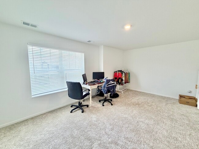 Building Photo - 331 Red Oak Cir