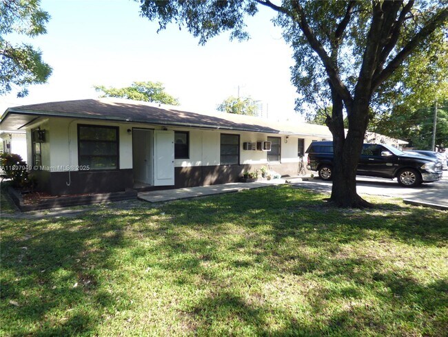Primary Photo - 522 N 19th Ave