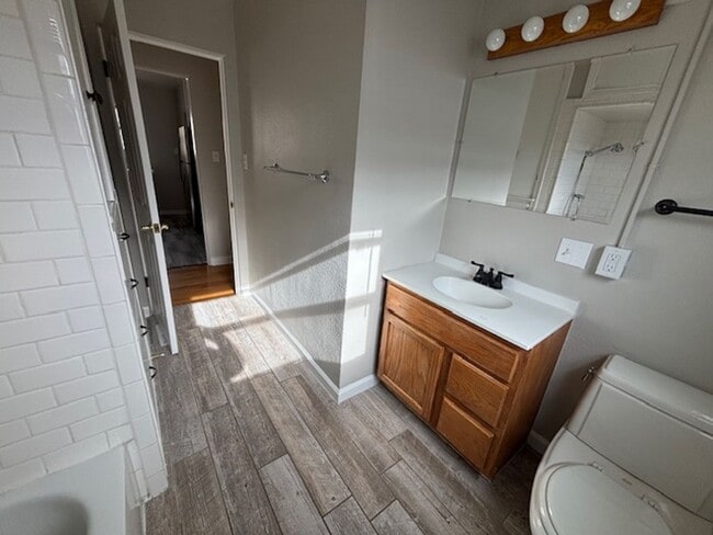 Building Photo - 4 Bedroom 2 Bath House by Frontier Park