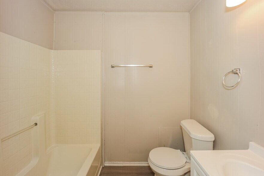 Building Photo - 8268 Dunellen Ln