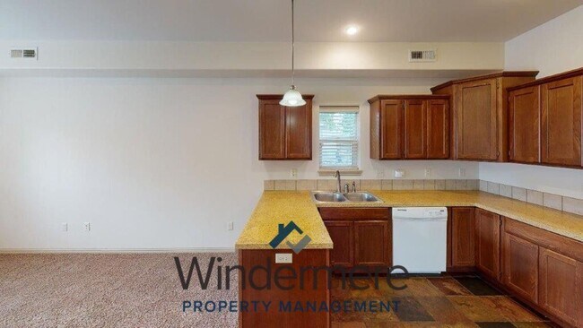 Building Photo - coll1100