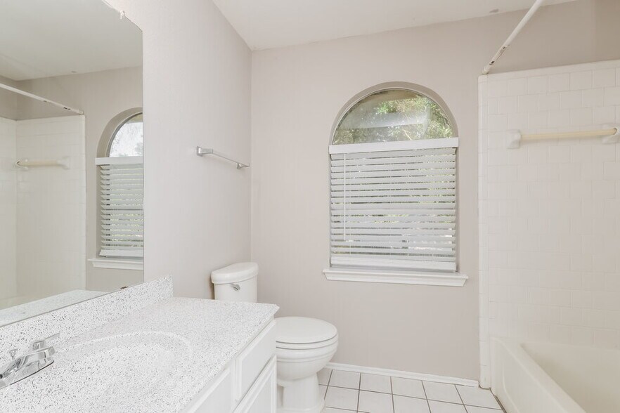 Building Photo - 16821 Kettle Creek Dr