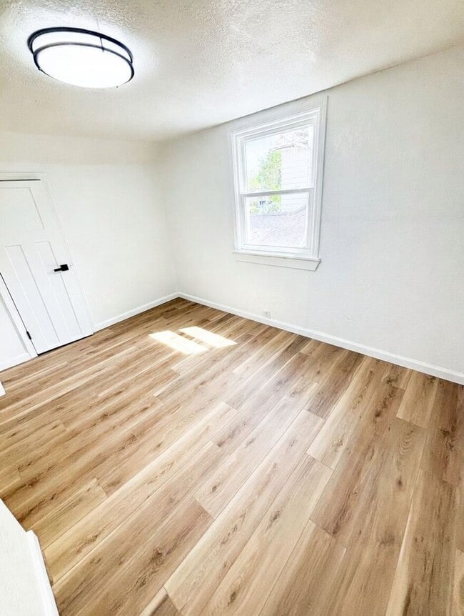 Building Photo - Wapak – Fully Remodeled Home with 2-Car Garage