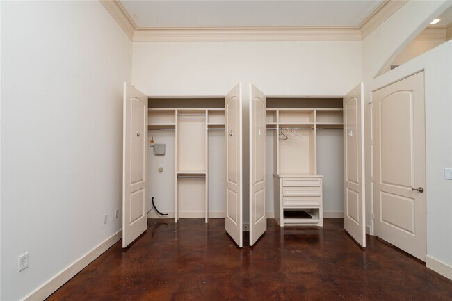 Building Photo - 5801 Winsome Ln