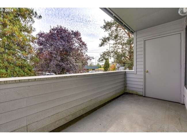 Building Photo - 14575 SW Walker Rd