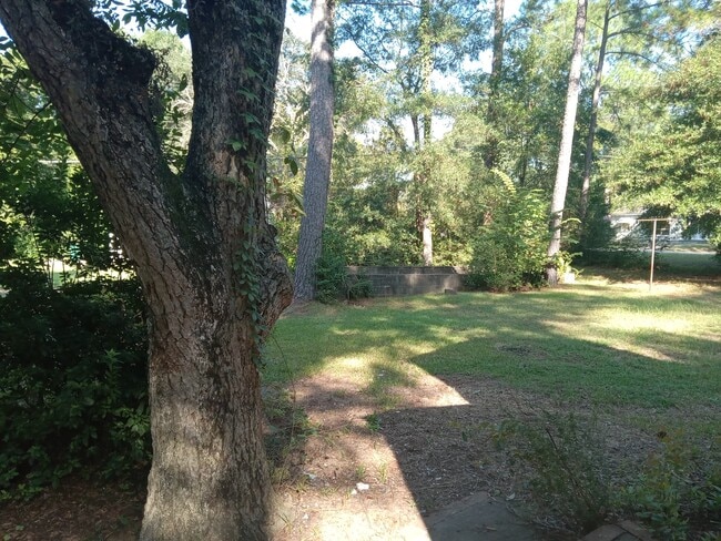 Building Photo - 601 S Shadowlawn Dr