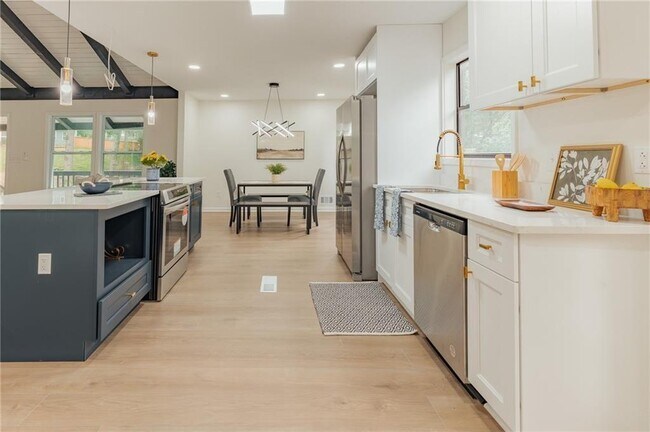 Building Photo - 2708 Spencers Trace NE