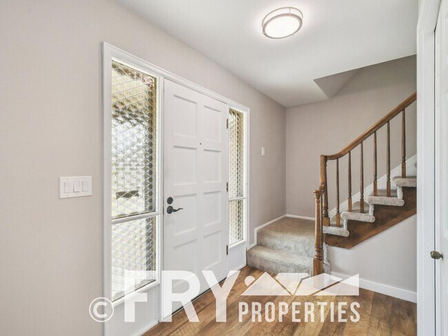 Building Photo - Spacious Five-Bedroom - Great For Entertaining