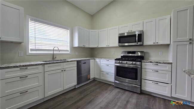 Building Photo - 305 Remuda Dr