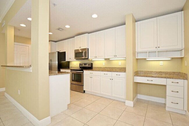 Building Photo - Stunning 3/2.5 Spacious Townhome with a 2 Car Garage Located in the Desirable Baldwin Park - Orla...