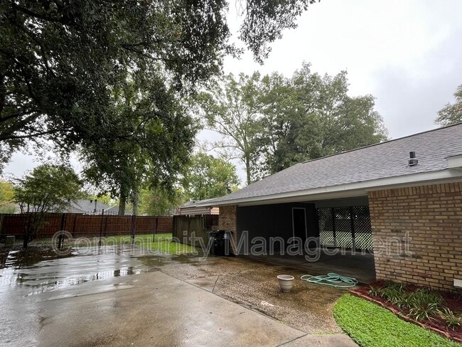 Building Photo - 13741 Willowridge Ave