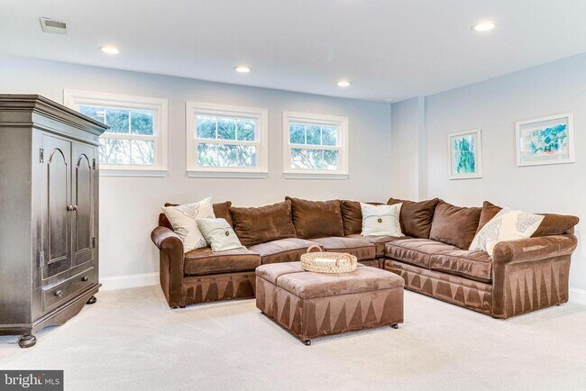 Building Photo - 6519 Engel Dr
