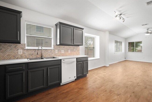 Building Photo - 1416 Fort LLoyd Pl