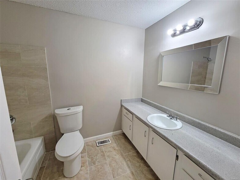 Building Photo - 3439 Malabar Rd