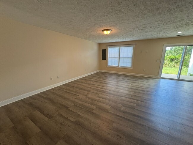 Building Photo - 730 Twisted Oak Dr NW