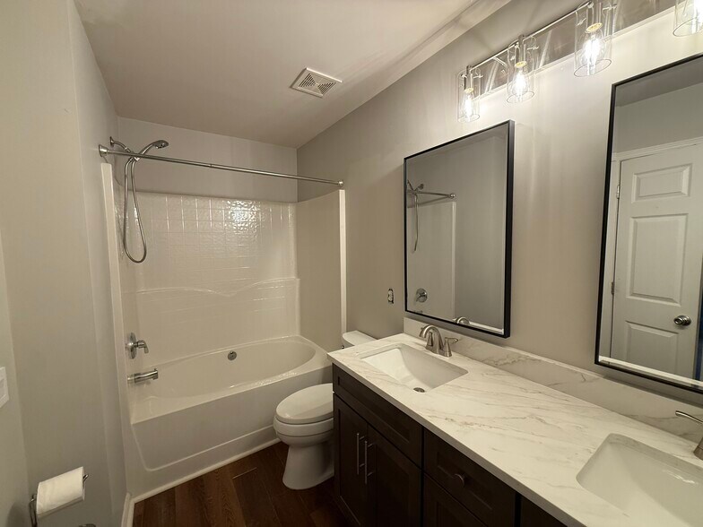 Master Bathroom, oversized tub/shower - 6617 Rothchild Dr