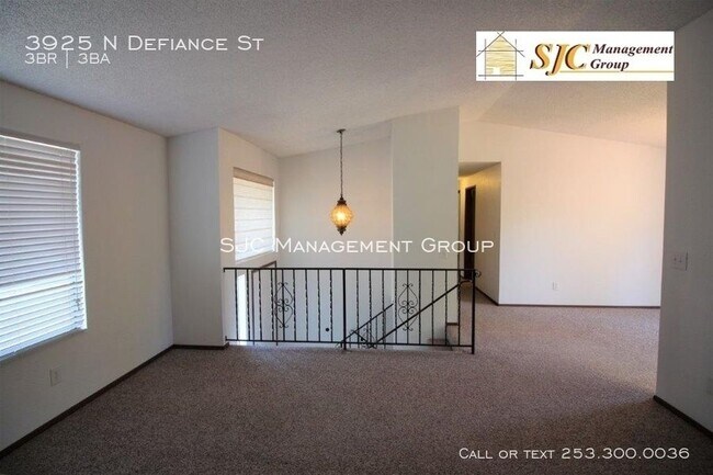 Building Photo - Split level home for rent in North Tacoma.