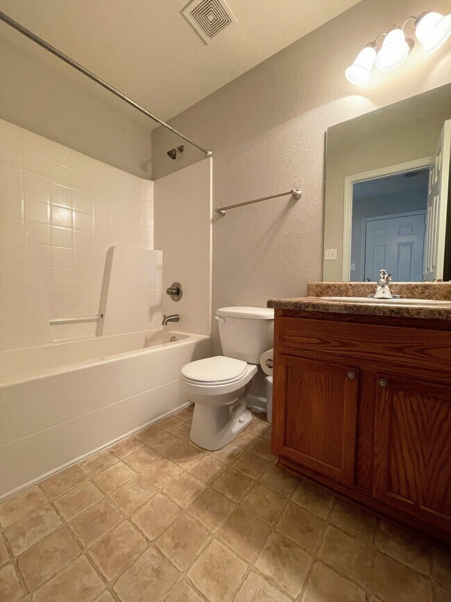 Building Photo - 3412 Castlecreek Dr SW