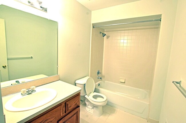 Building Photo - Shelby TWP 2-BR, 2-BA with Attached Garage, Lower Unit, Immediate Occupancy