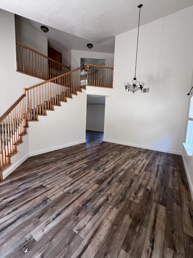Building Photo - 1694 Shay Way