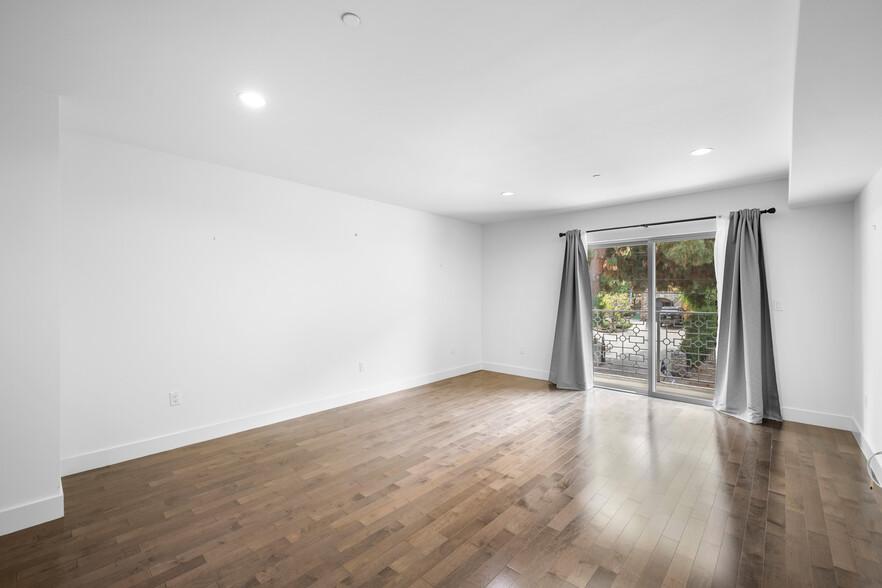 Building Photo - 11023 Fruitland Dr
