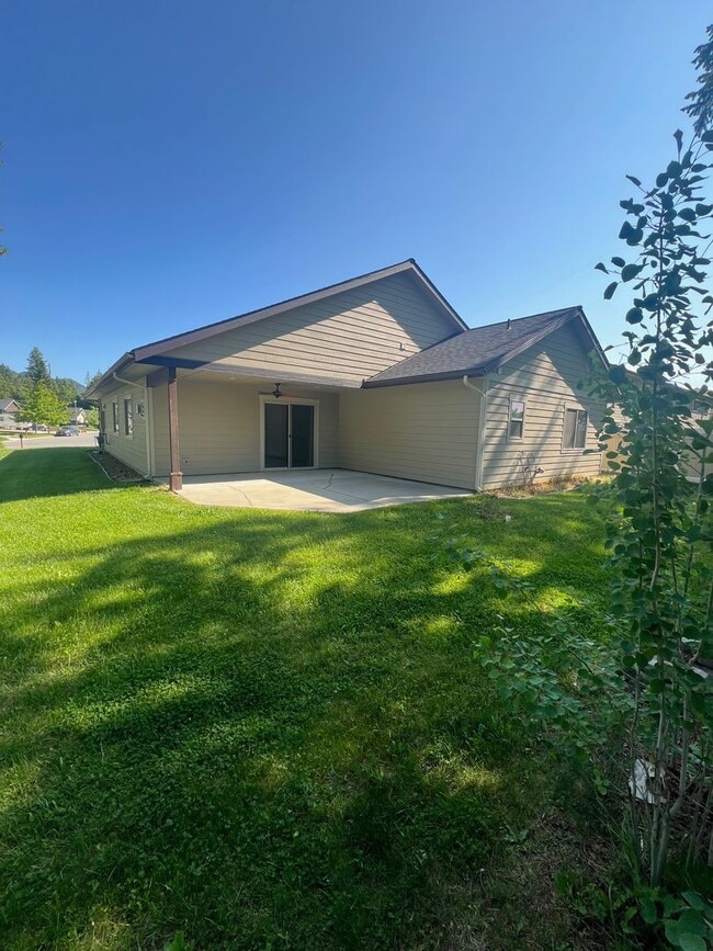 Building Photo - Sandpointe Home
