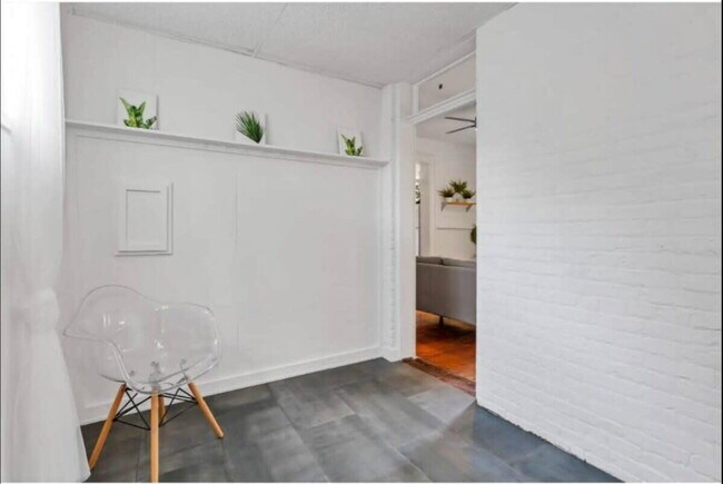 Building Photo - The Artist's Apt. | 1BR | Short North | +Parking