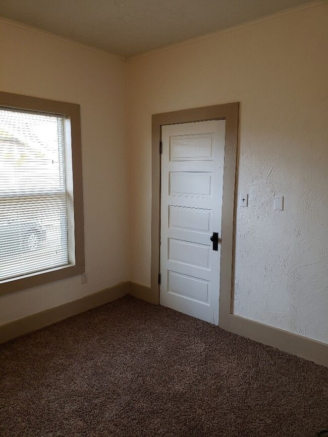 Building Photo - STATUS:-PENDING APPLICATION-| R117G | $1695